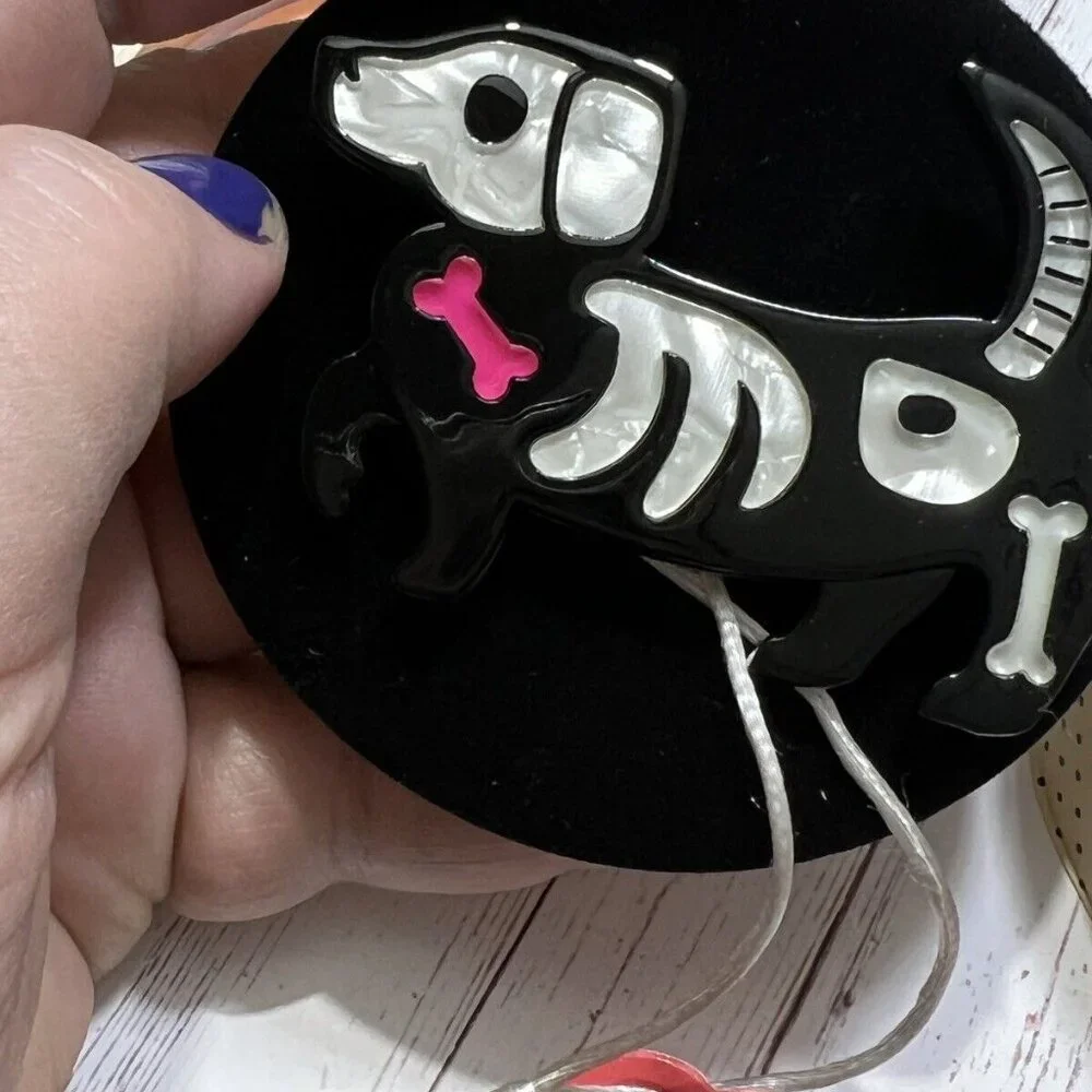 Erstwilder  Doggo Darkness Brooch (2018), Halloween Skeleton Brooch, NWT - Picture 3 of 6